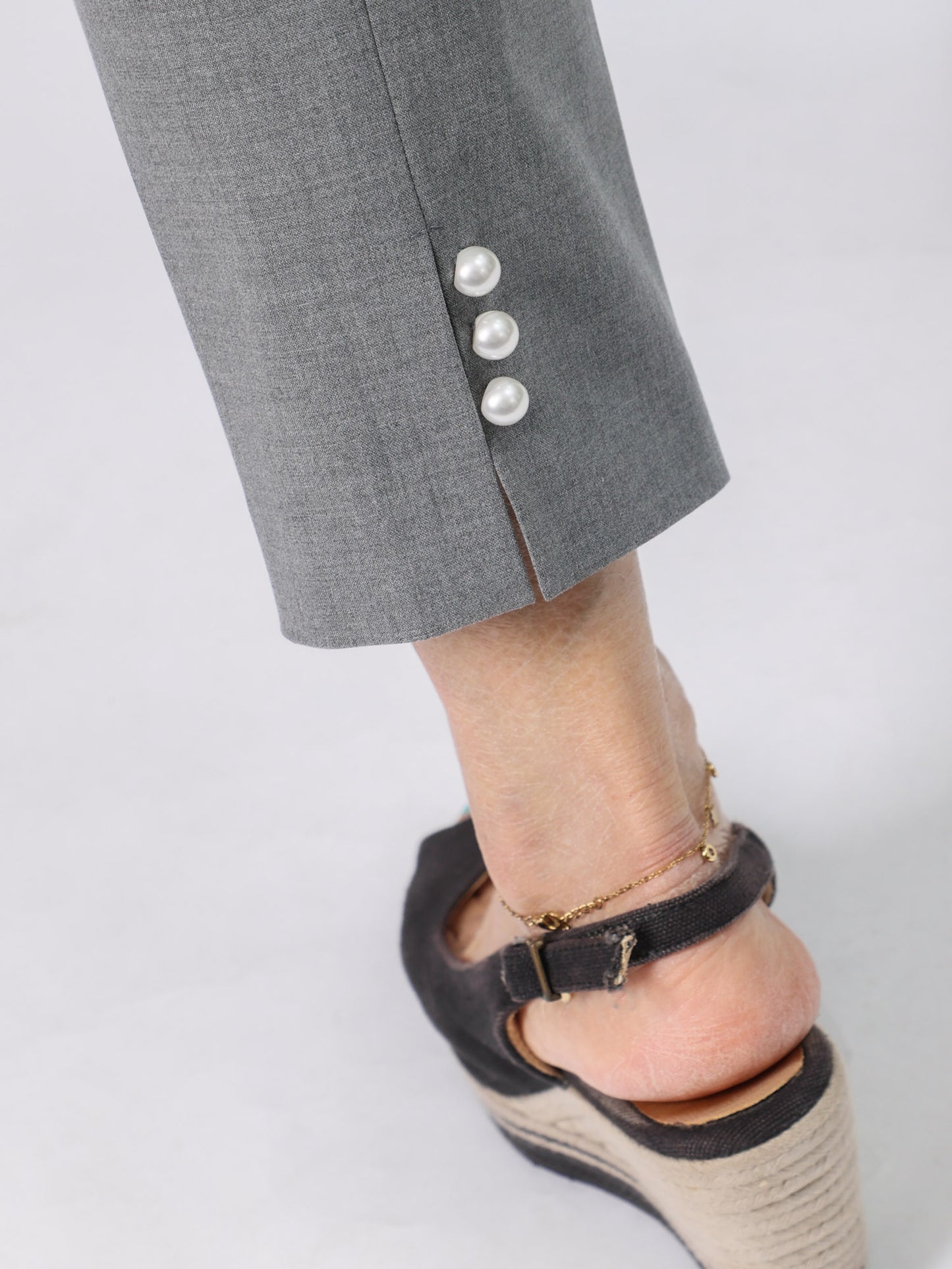 バックスリットパール細見パンツ(BEATRICE)