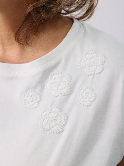 ビーズ＆花モチーフ刺繍Tシャツ（BEATRICE）