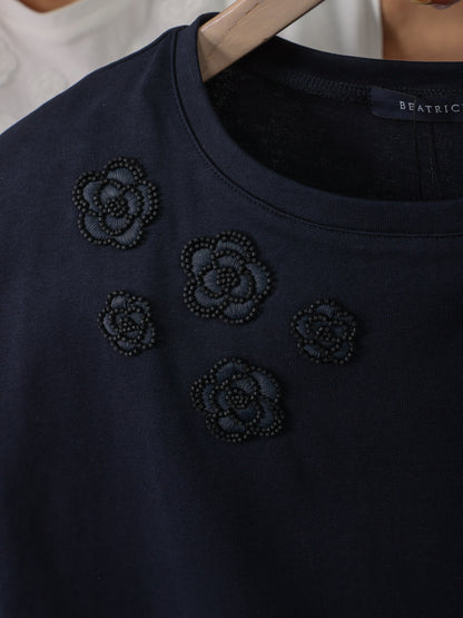 ビーズ＆花モチーフ刺繍Tシャツ（BEATRICE）
