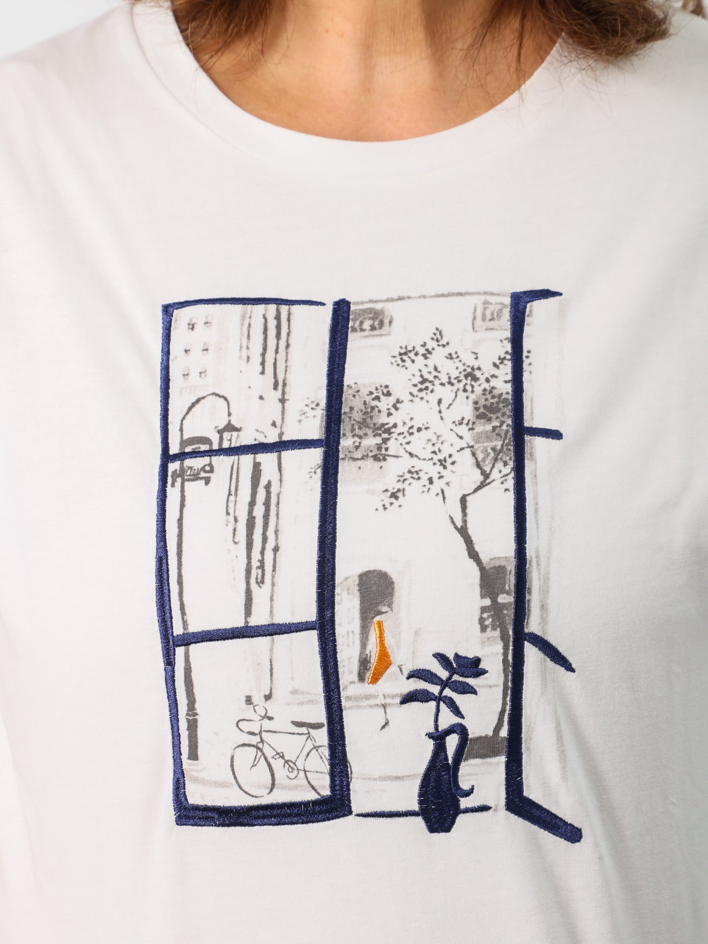 刺繍プリントデザインTシャツ（BEATRICE）