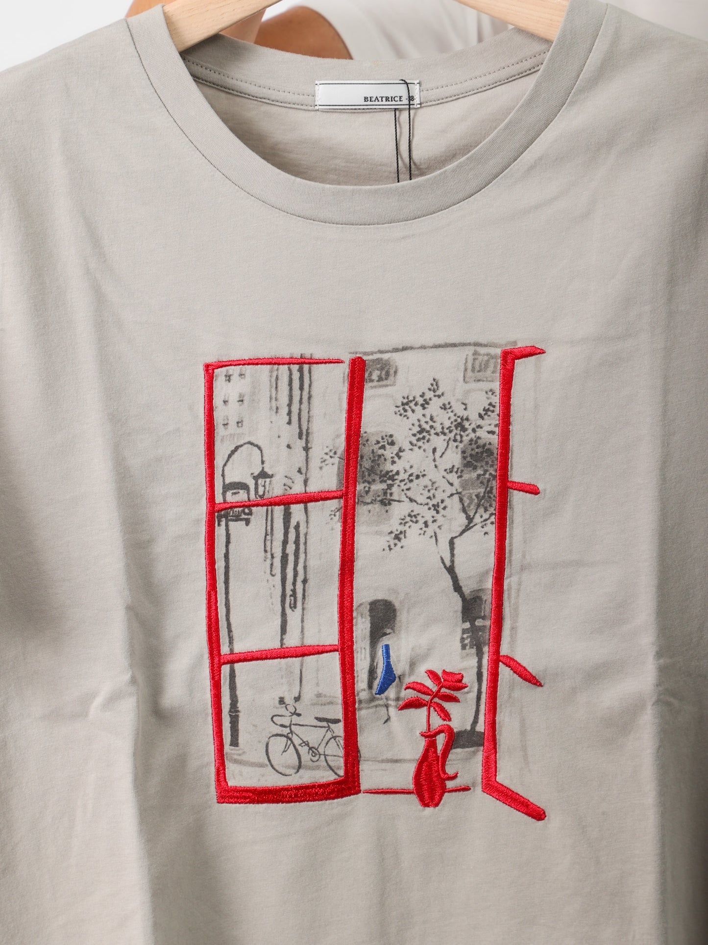刺繍プリントデザインTシャツ（BEATRICE）
