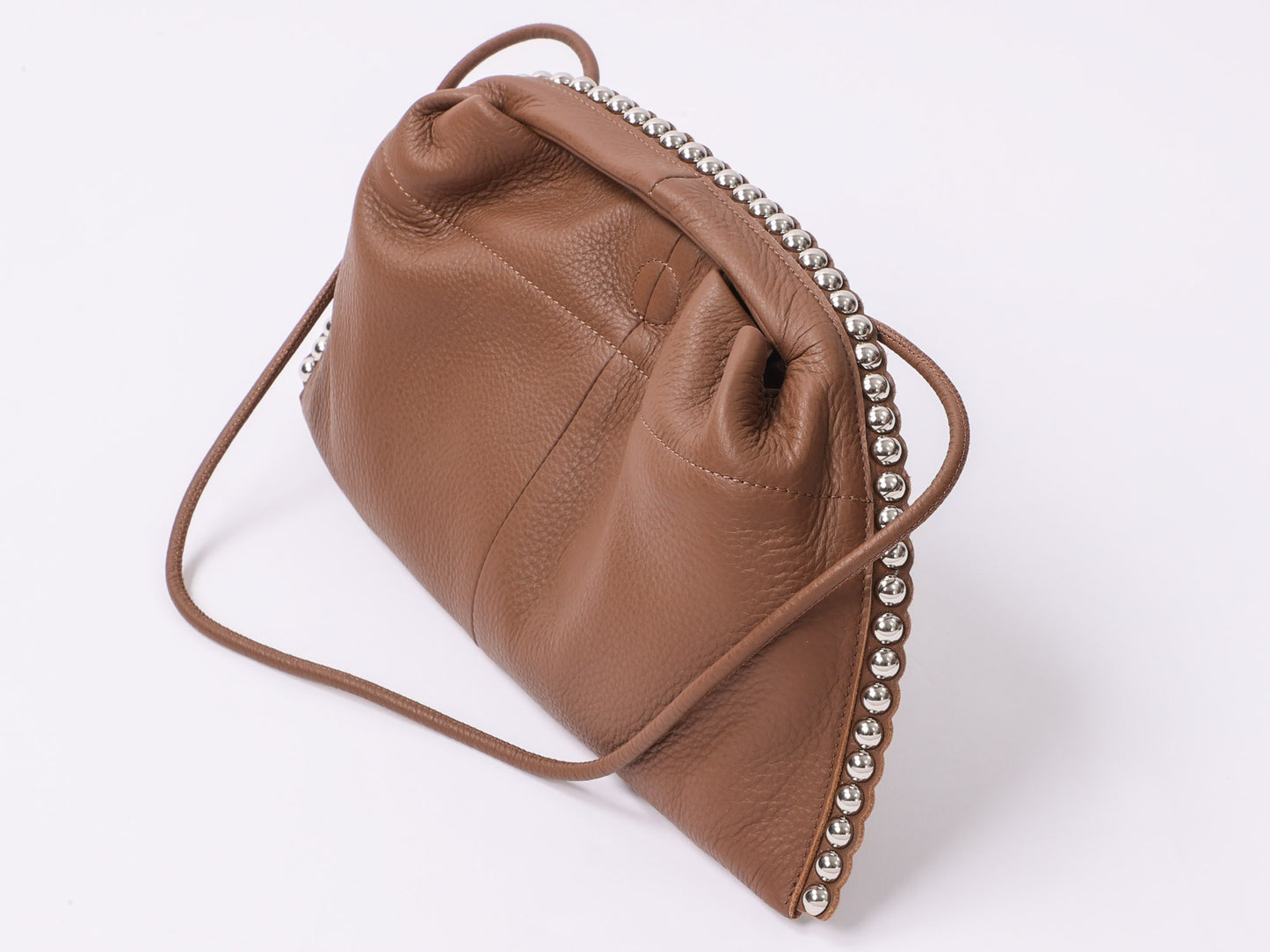 スタッズ付きレザーバッグ（BRAHMIN)