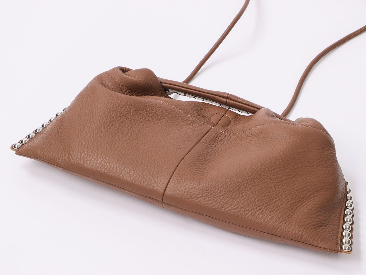 スタッズ付きレザーバッグ（BRAHMIN)