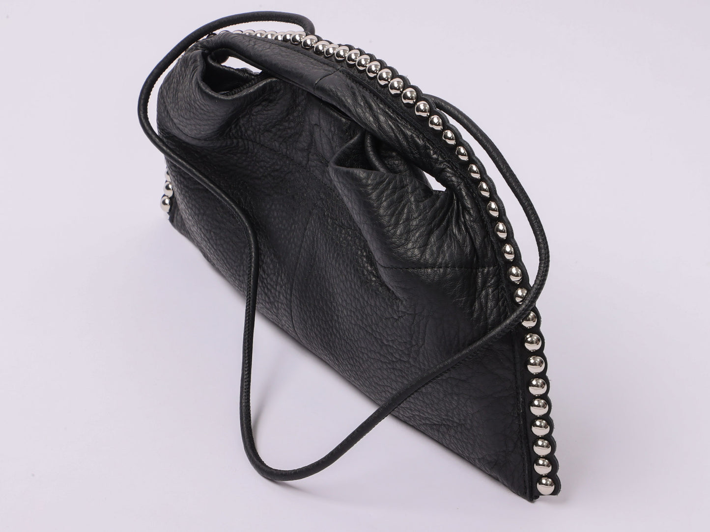 スタッズ付きレザーバッグ（BRAHMIN)