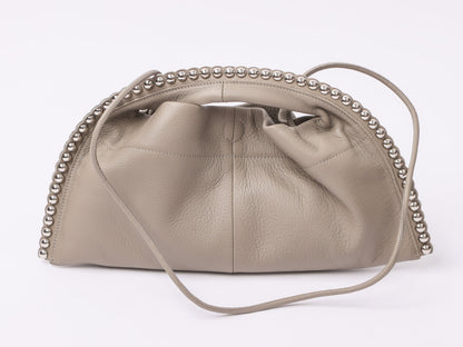 スタッズ付きレザーバッグ（BRAHMIN)